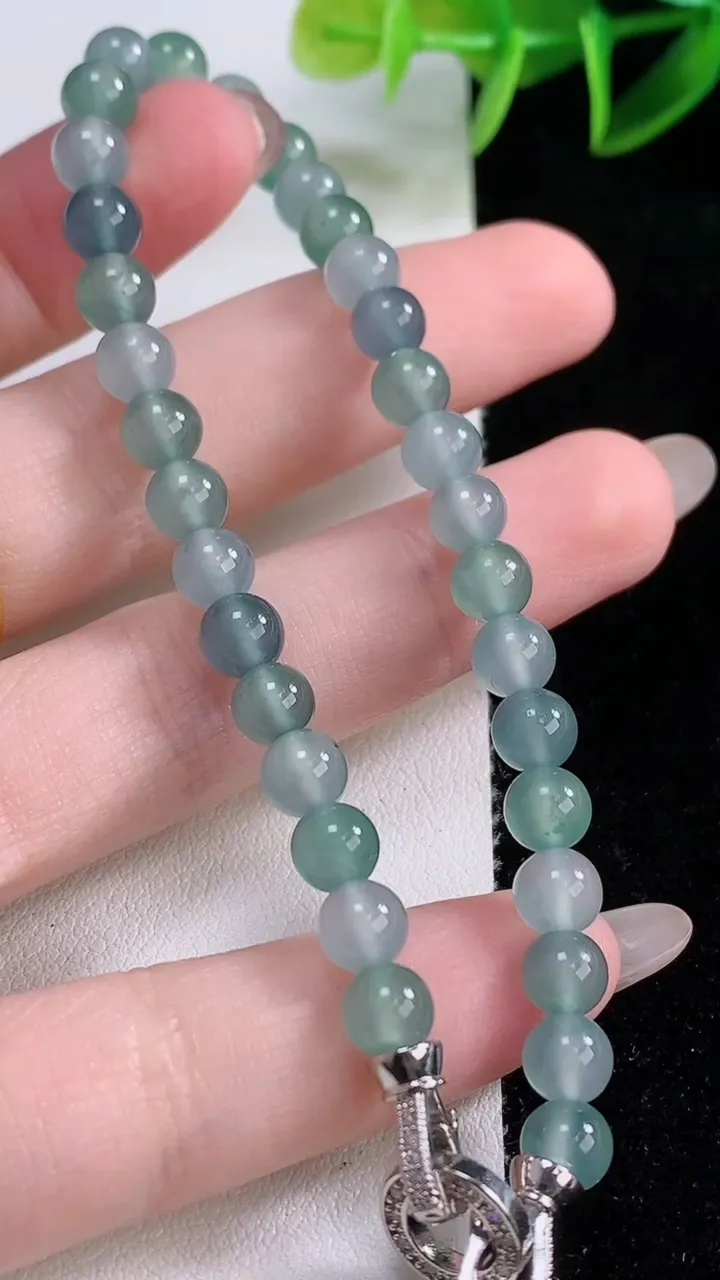 天然A货翡翠种蓝水圆珠手串，尺寸5.8-33颗，重量:14.03g11月23日
工厂直销收藏佳品,种