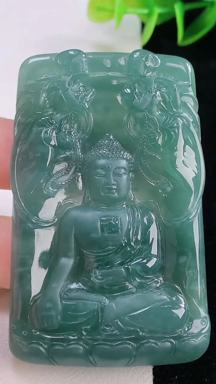天然A货翡翠阿弥陀佛吊坠，尺寸66.6-41.6-6.7，重量:46.47g
11月23日
