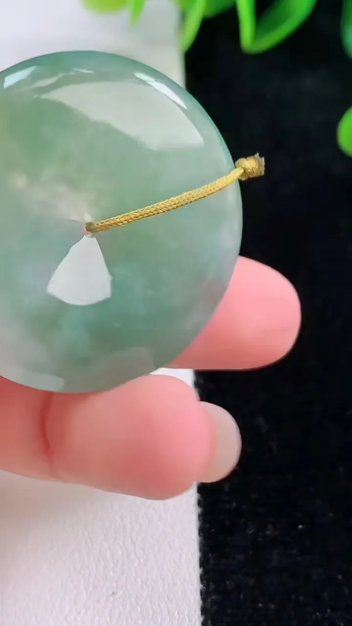 天然A货翡翠平安扣吊坠，尺寸36-5，重量:15.51g
11月23日