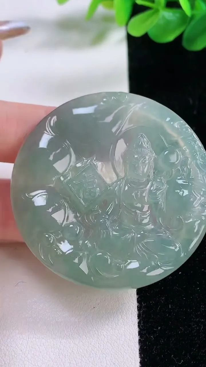 天然A货翡翠一念之间吊坠，尺寸50-4.8，重:23.95g
11月23日