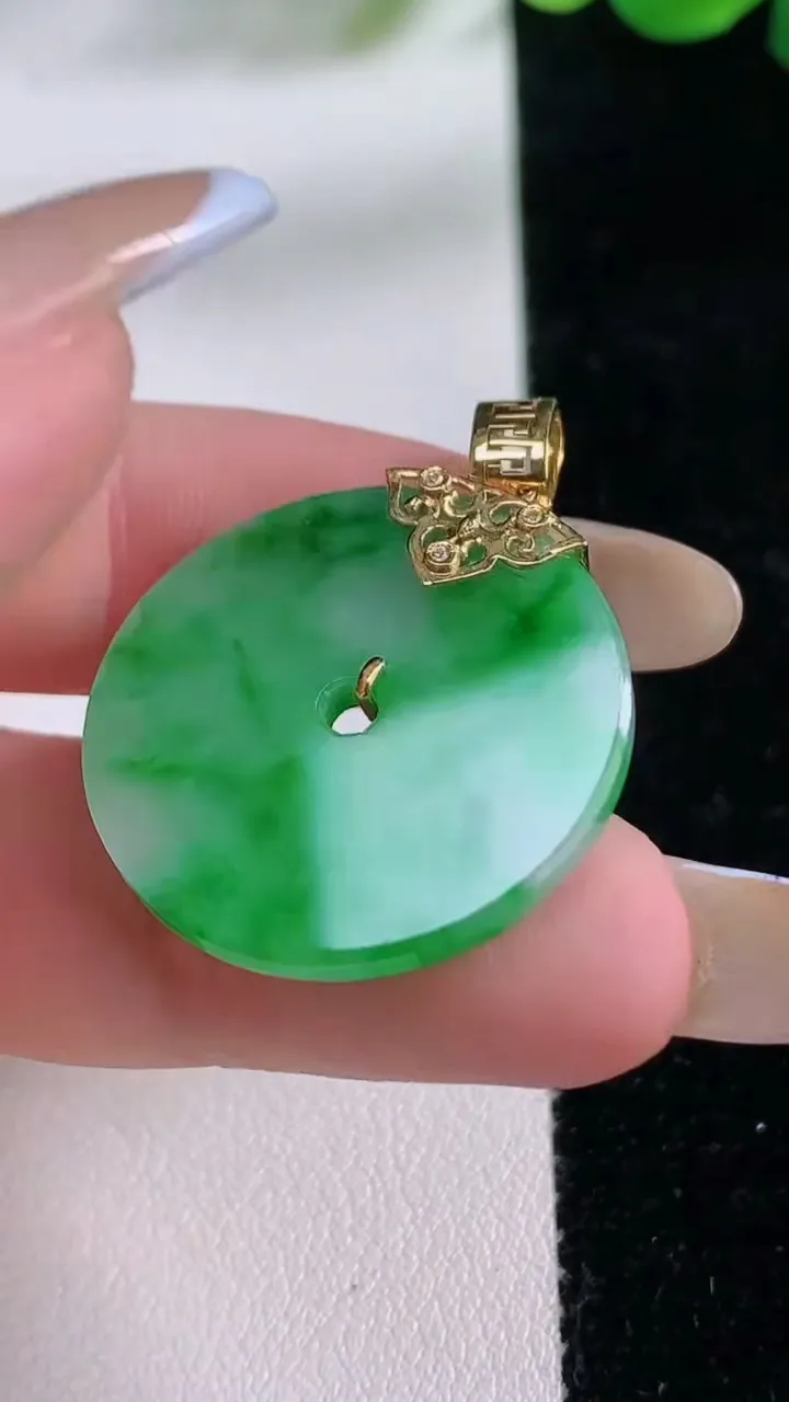 天然A货翡翠平安扣吊坠，尺寸25.1-2.2，重:4.42g
11月23日