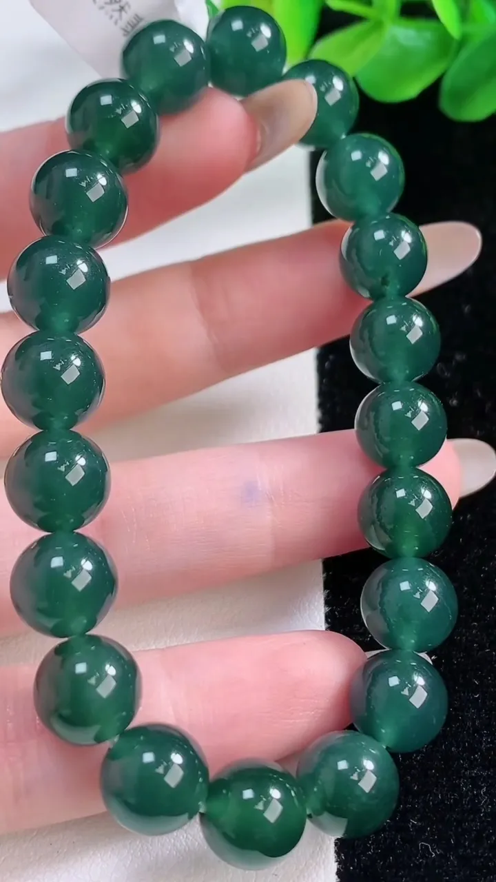 天然A货翡翠种蓝水圆珠手串，尺寸9.6-20颗，重:31.42g11月23日
工厂直销收藏佳品,种好水足，色泽均匀，有种有色，上手高大气！