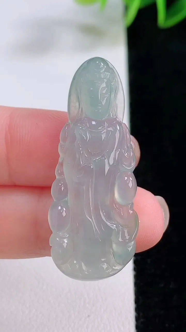 天然A货翡翠观音菩萨吊坠，尺寸41-16-3.6，重量:4.76g
11月23日