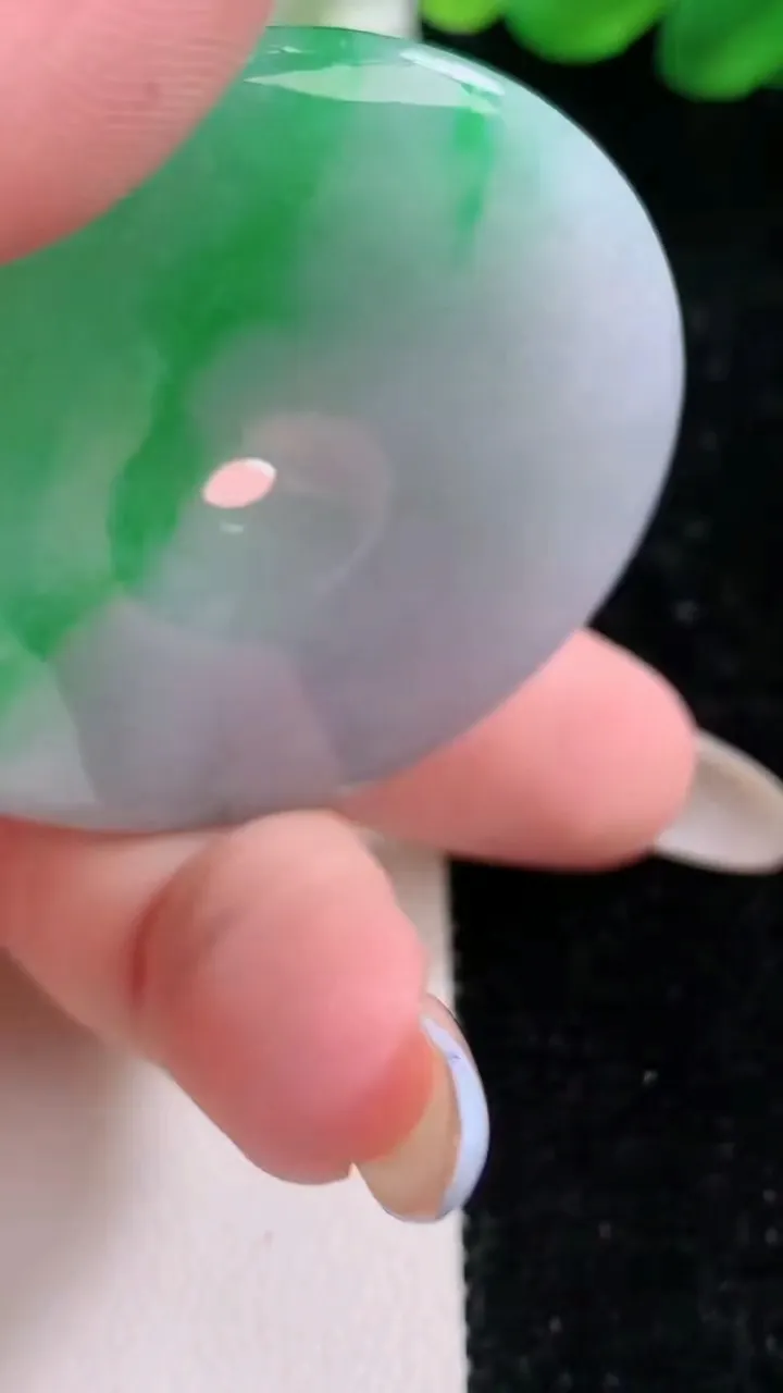 天然A货翡翠平安扣吊坠，尺寸45-6.6，重:28.74g
11月23日