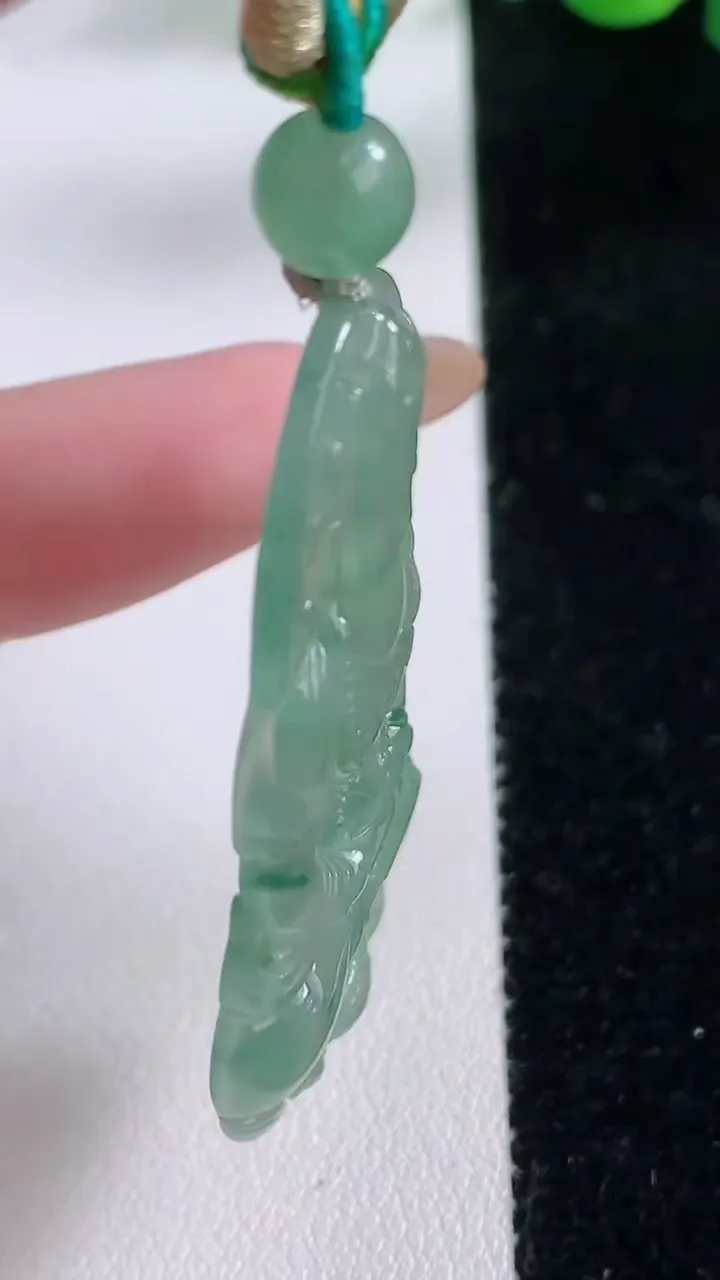 天然A货翡翠冰种飘花度母观音菩萨吊坠，尺寸43.6-25.6-4.5，重:8.25g
11月23日