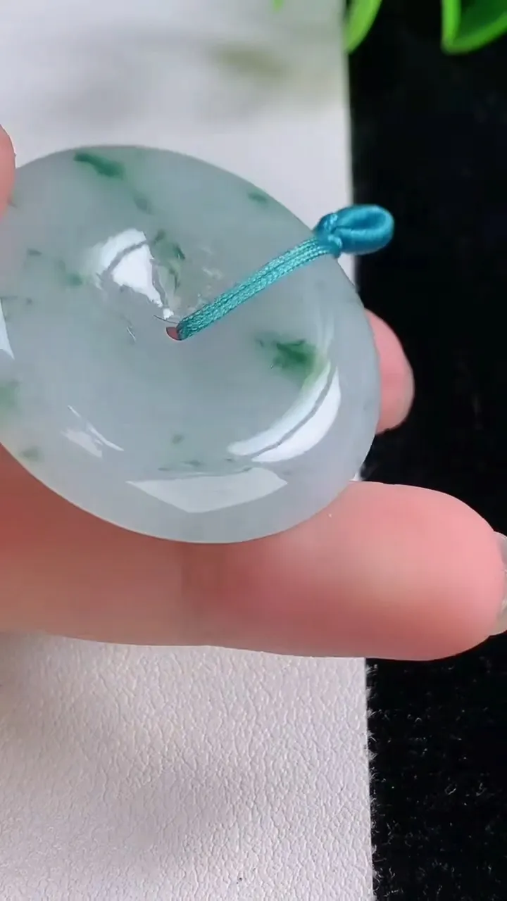 天然A货翡翠飘花平安扣吊坠，尺寸36-5，重量:14.72g
11月23日