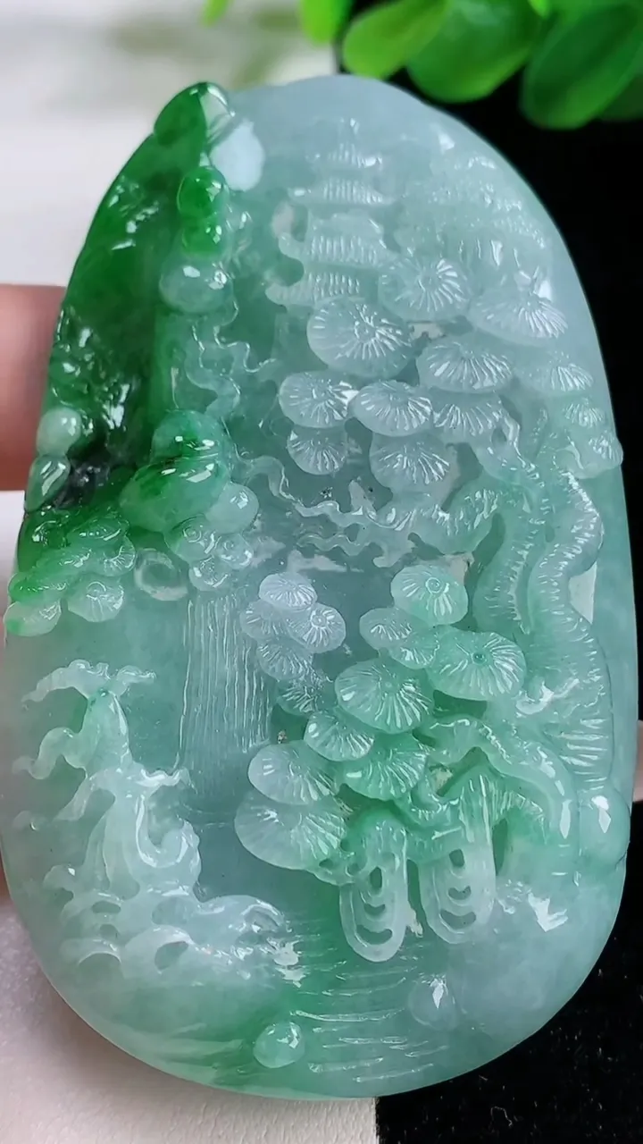天然A货翡翠山水牌吊坠，尺寸95-47-14，重:88.00g
11月23日