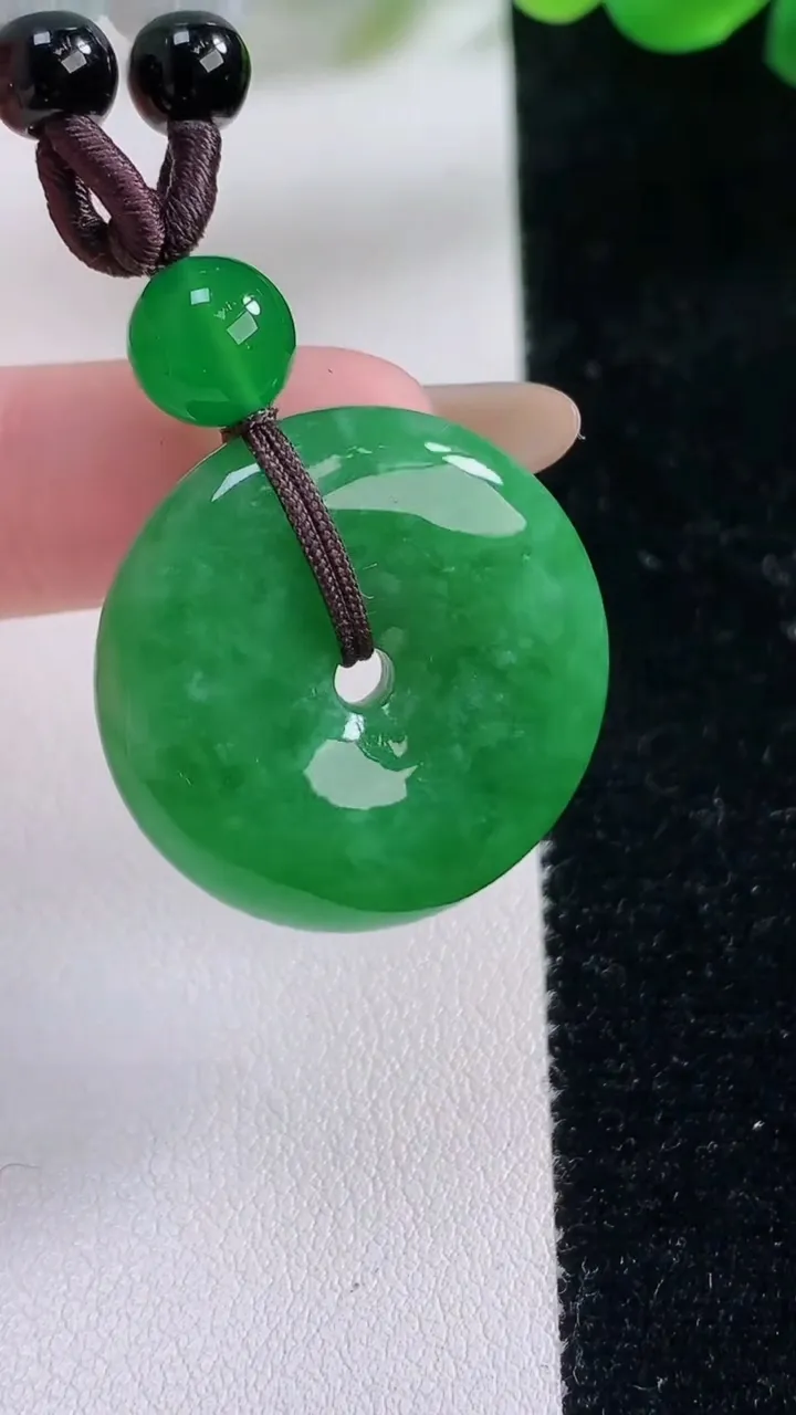 天然A货翡翠平安扣吊坠，尺寸27-7.5，重:11.19g
11月23日