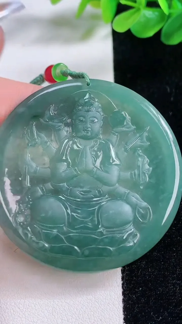 天然A货翡翠千手观音菩萨吊坠，尺寸54.9-5.2，重:29.83g
11月23日