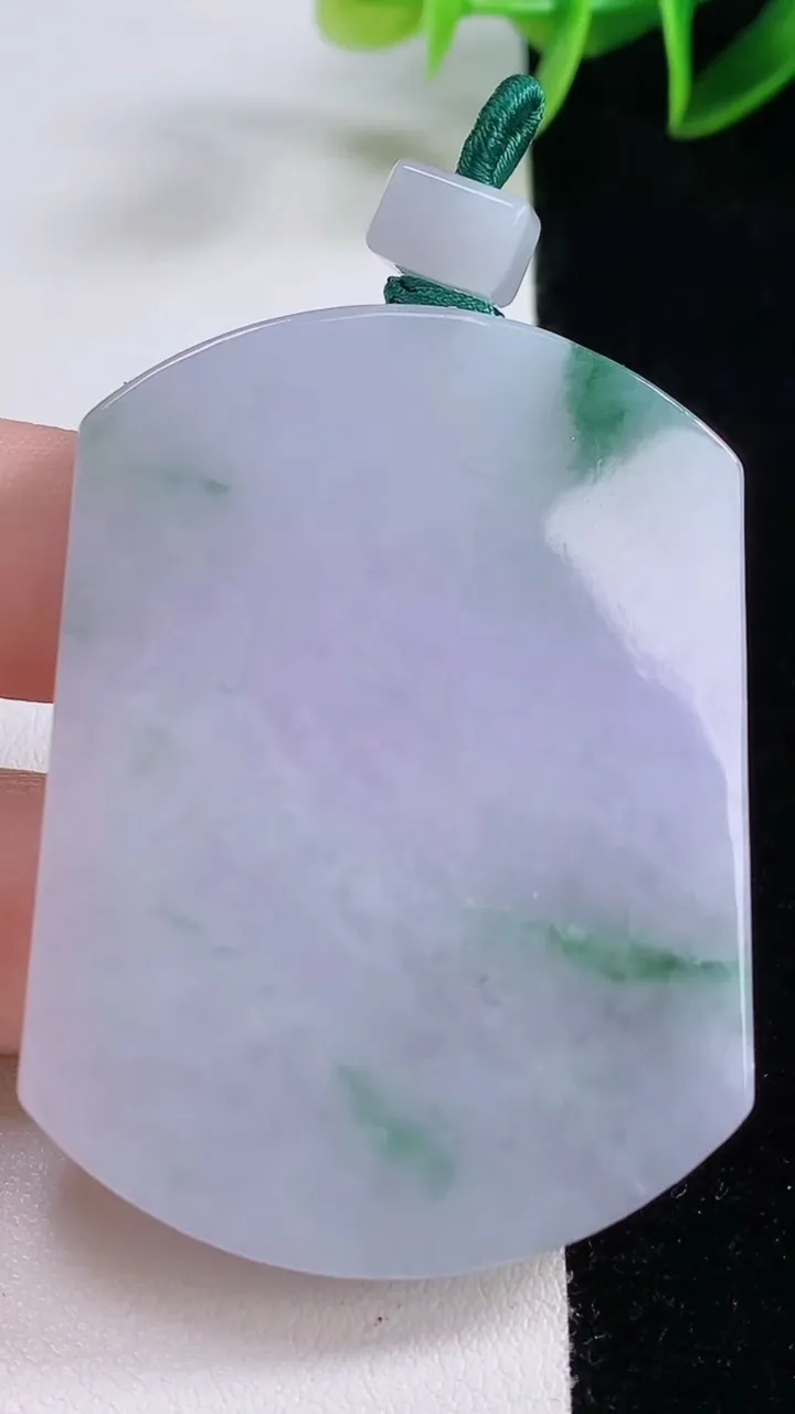 天然A货翡翠春带彩紫罗兰无事牌吊坠，尺寸53.7-40.8-5.7，重量:38.16g
11月23日