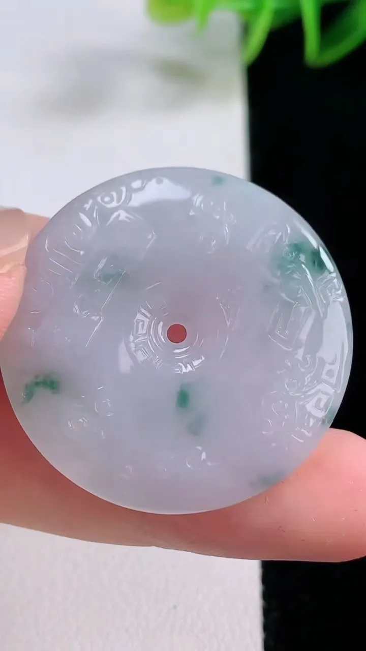 天然A货翡翠飘花复古平安扣吊坠，尺寸34.3-4.3，重量:11.03g
11月23日