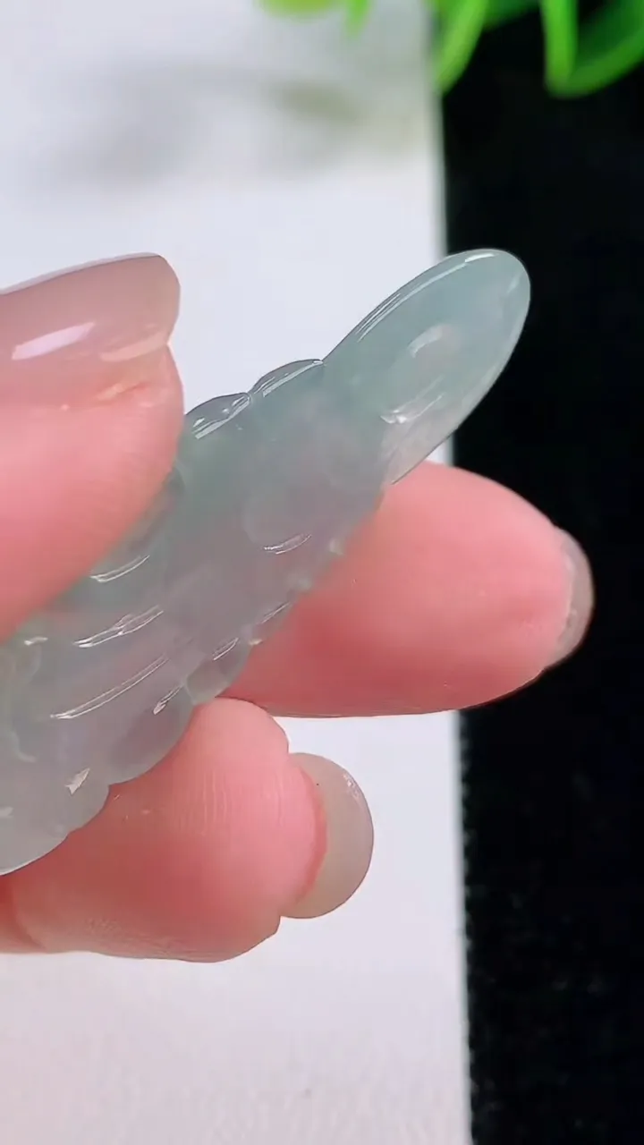 天然A货翡翠观音菩萨吊坠，尺寸41-16-3.6，重量:4.76g
11月23日