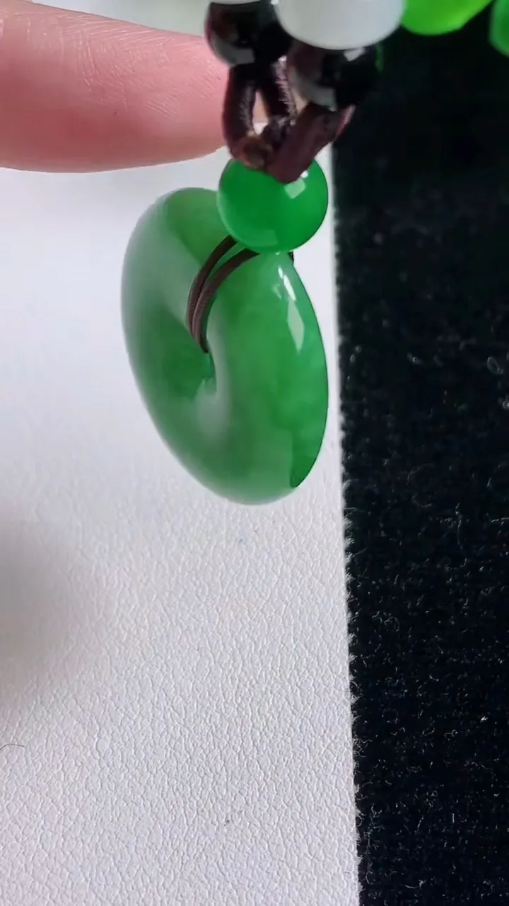 天然A货翡翠平安扣吊坠，尺寸27-7.5，重:11.19g
11月23日