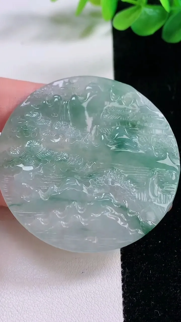 天然A货翡翠牌吊坠，尺寸51-5.3，重:34.97g
11月23日