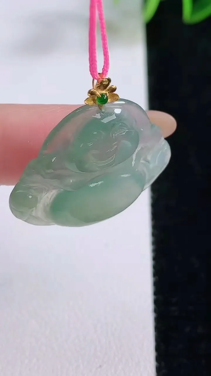 天然A货翡翠佛公吊坠，尺寸24.3-28.7-4.5，重量:4.64g
11月23日