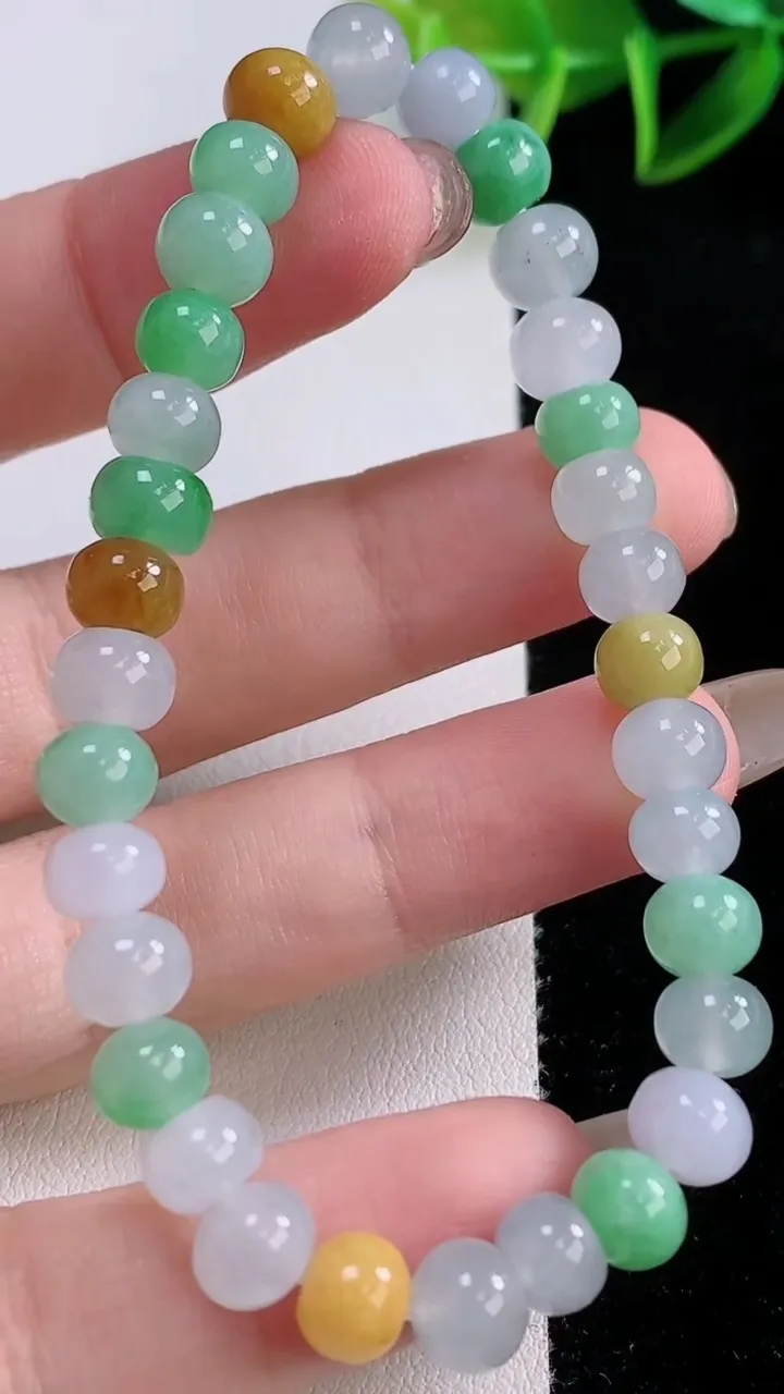 天然A货翡翠三彩圆珠手串，尺寸6.7-42颗，重量:15.00g11月23日
工厂直销收藏佳品,种好水足，色泽均匀，有种有色，上手高大气！