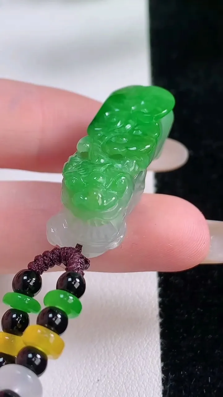 天然A货翡翠貔貅吊坠，尺寸30.8-14.8-10.5，重:11.09g
11月23日