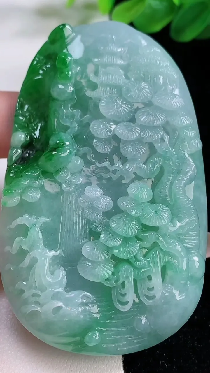 天然A货翡翠山水牌吊坠，尺寸95-47-14，重:88.00g
11月23日