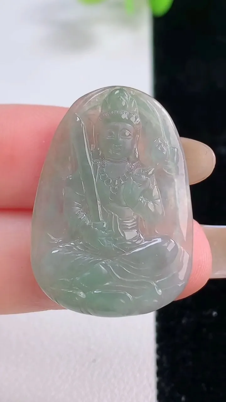 天然A货翡翠虚空藏菩萨吊坠，尺寸31-21-2.5，重量:3.37g
11月23日