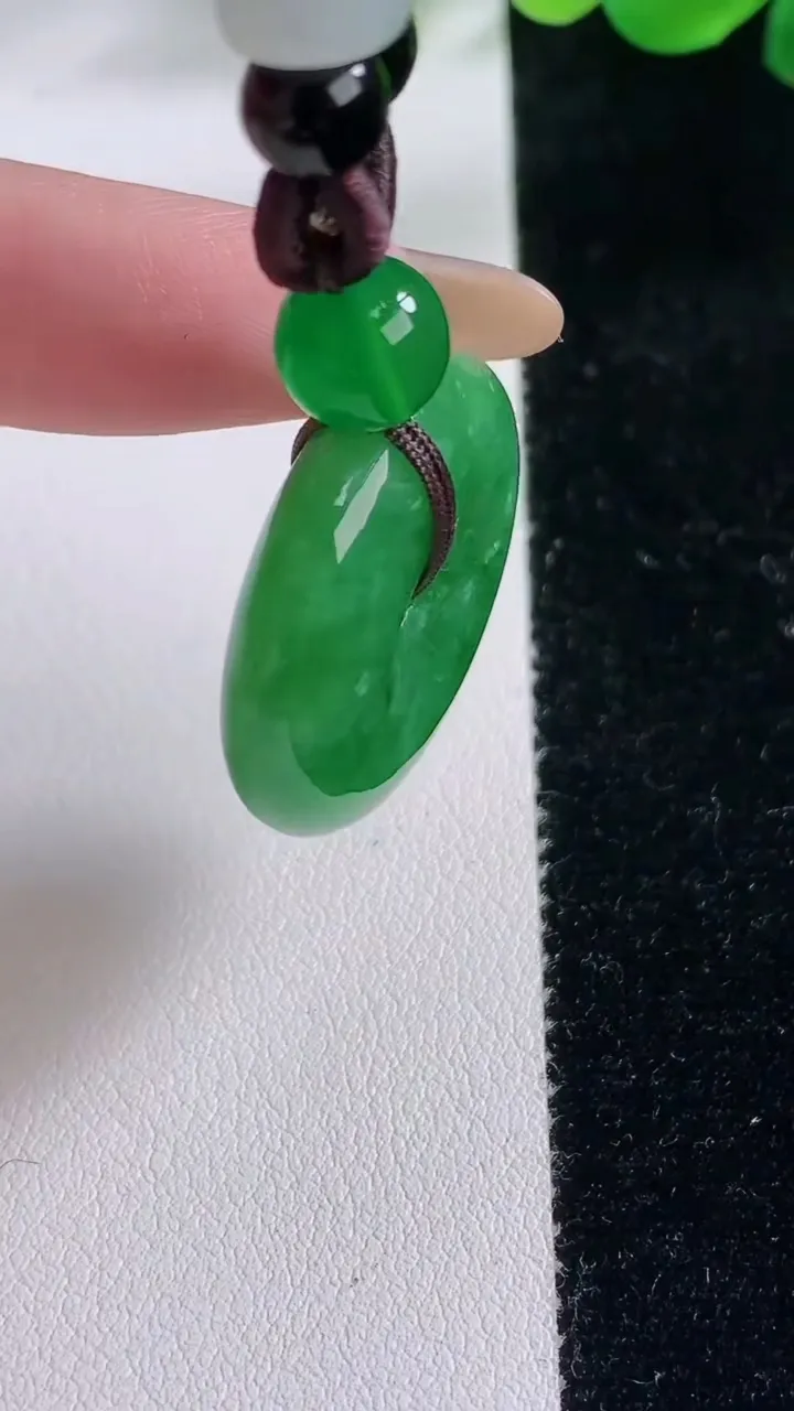 天然A货翡翠平安扣吊坠，尺寸27-7.5，重:11.19g
11月23日