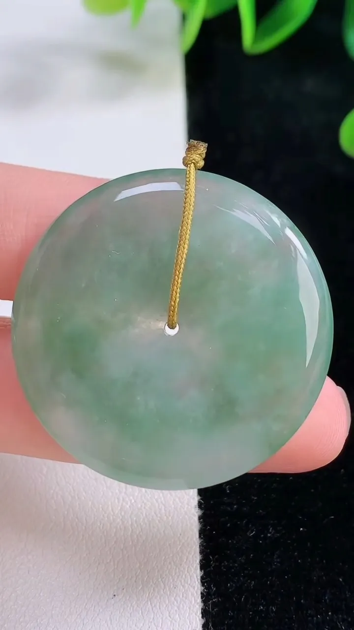 天然A货翡翠平安扣吊坠，尺寸36-5，重量:15.51g
11月23日