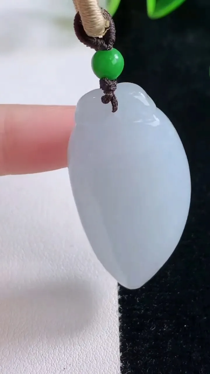 天然A货翡翠紫罗兰福瓜吊坠，尺寸44.6-21-13，重量:26.66g
11月23日