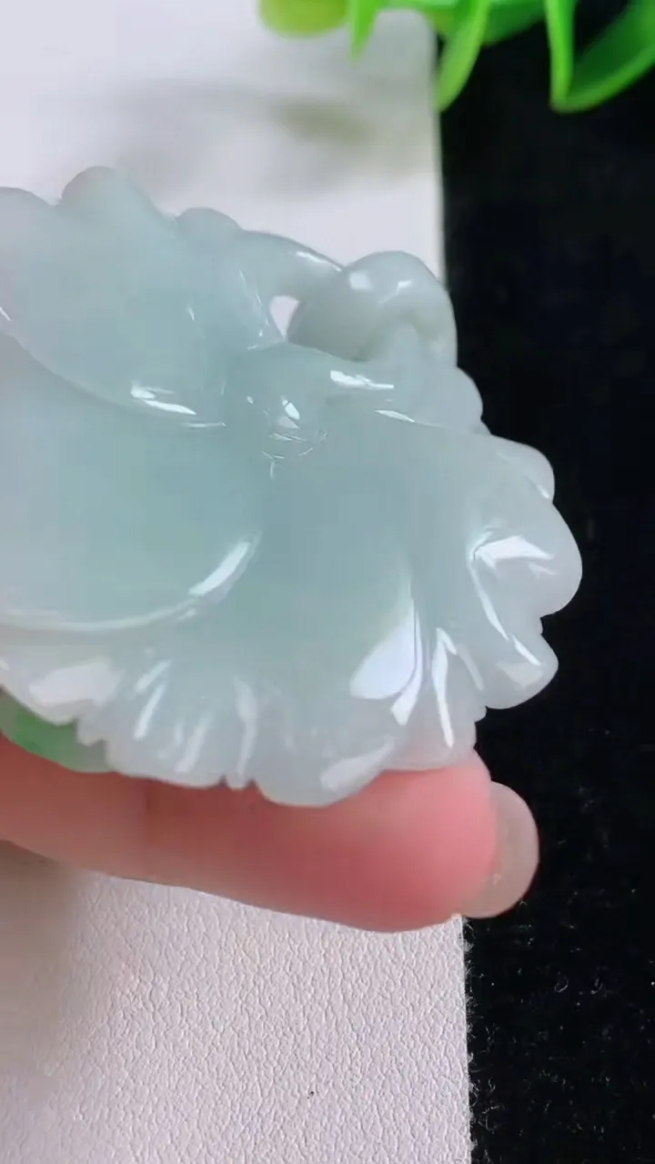 天然A货翡翠花开富贵吊坠，尺寸54.6-45.3-11.3，重量:25.22g
11月24日