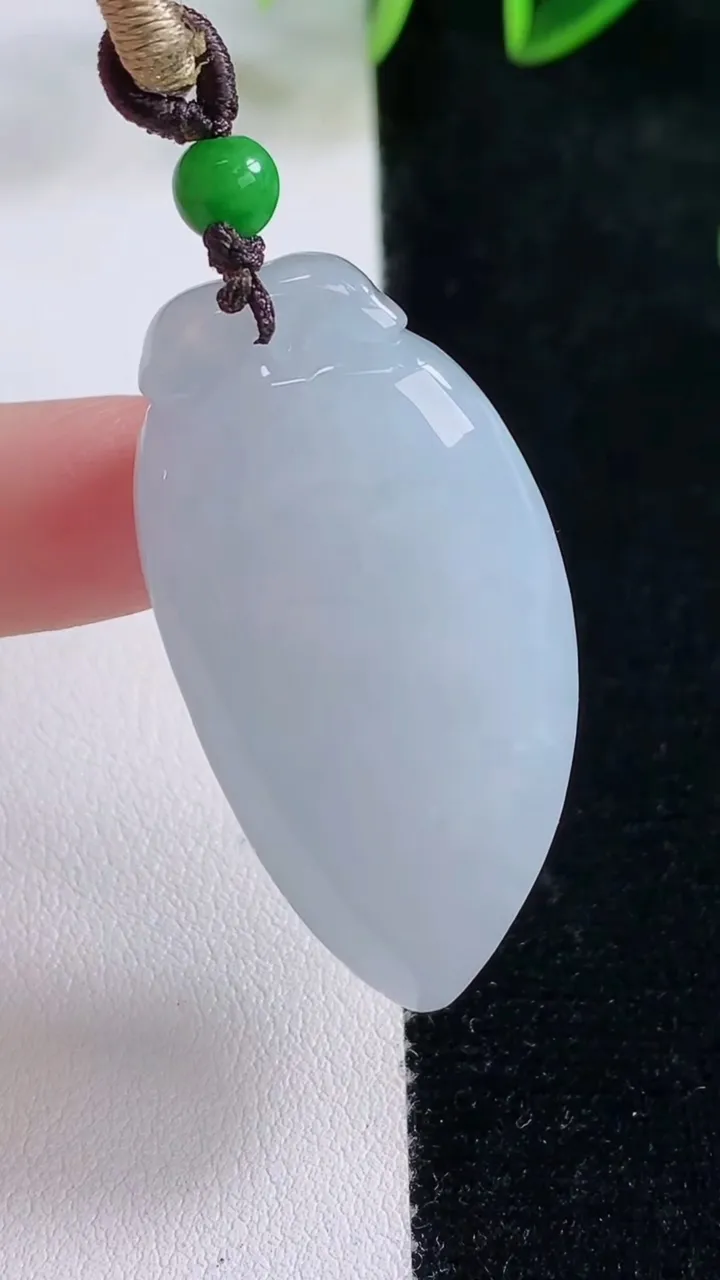 天然A货翡翠紫罗兰福瓜吊坠，尺寸44.6-21-13，重量:26.66g
11月23日