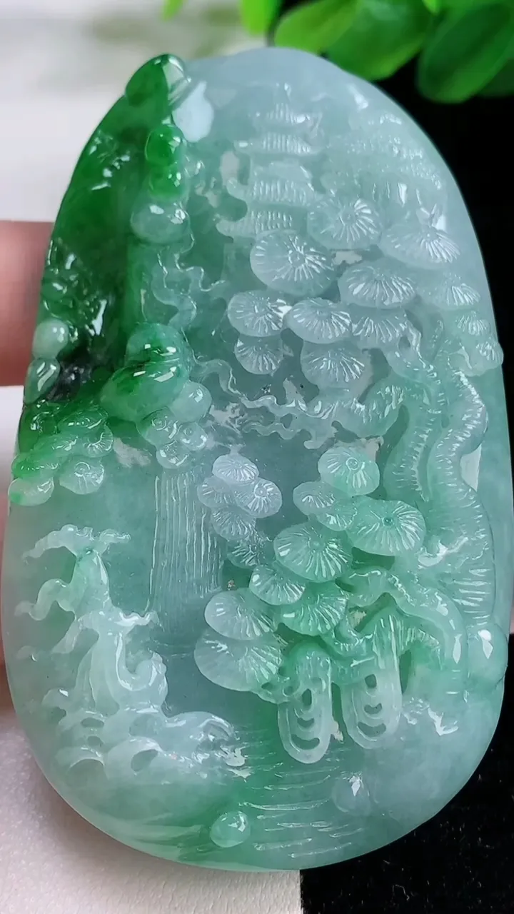 天然A货翡翠山水牌吊坠，尺寸95-47-14，重:88.00g
11月23日