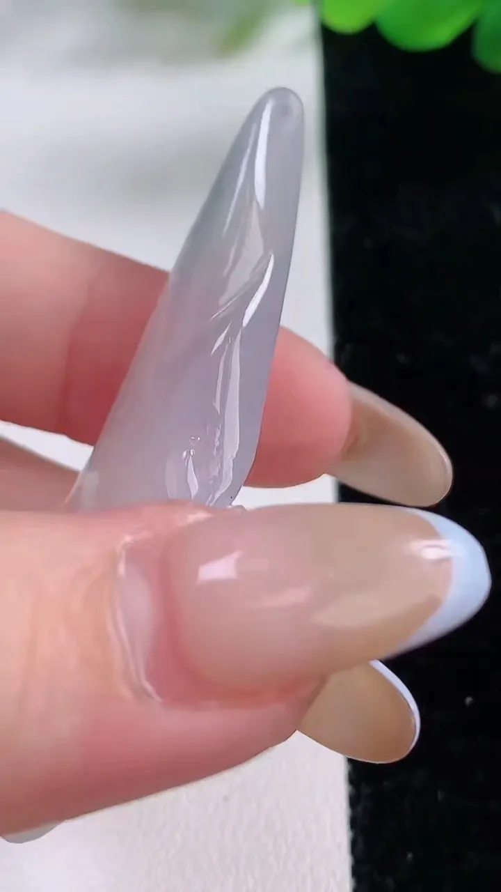 天然A货翡翠悟道吊坠，尺寸58.6-17.6-8，重:13.30g
11月23日