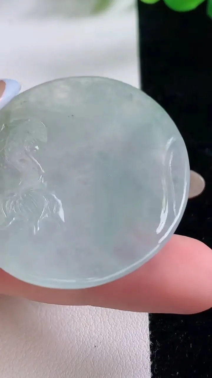 天然A货翡翠祥龙观音菩萨吊坠，尺寸48-39.3-5.2，重:19.71g
11月23日