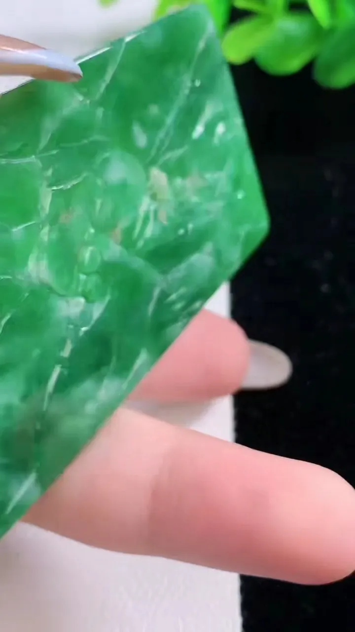 天然A货翡翠山水牌吊坠，尺寸68.2-43.4-6，重:37.76g
11月23日