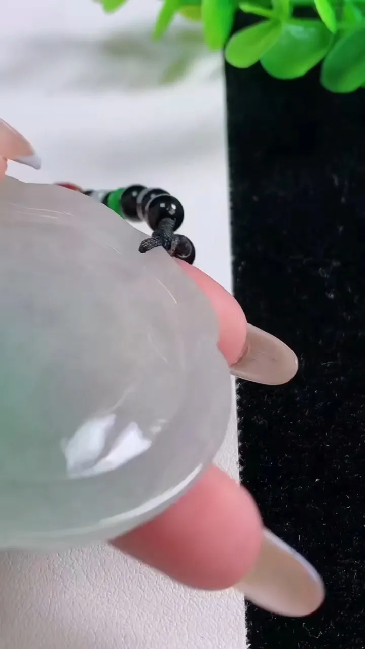 天然A货翡翠普贤菩萨吊坠，尺寸54.5-54.8-6.5，重:35.94g
11月23日