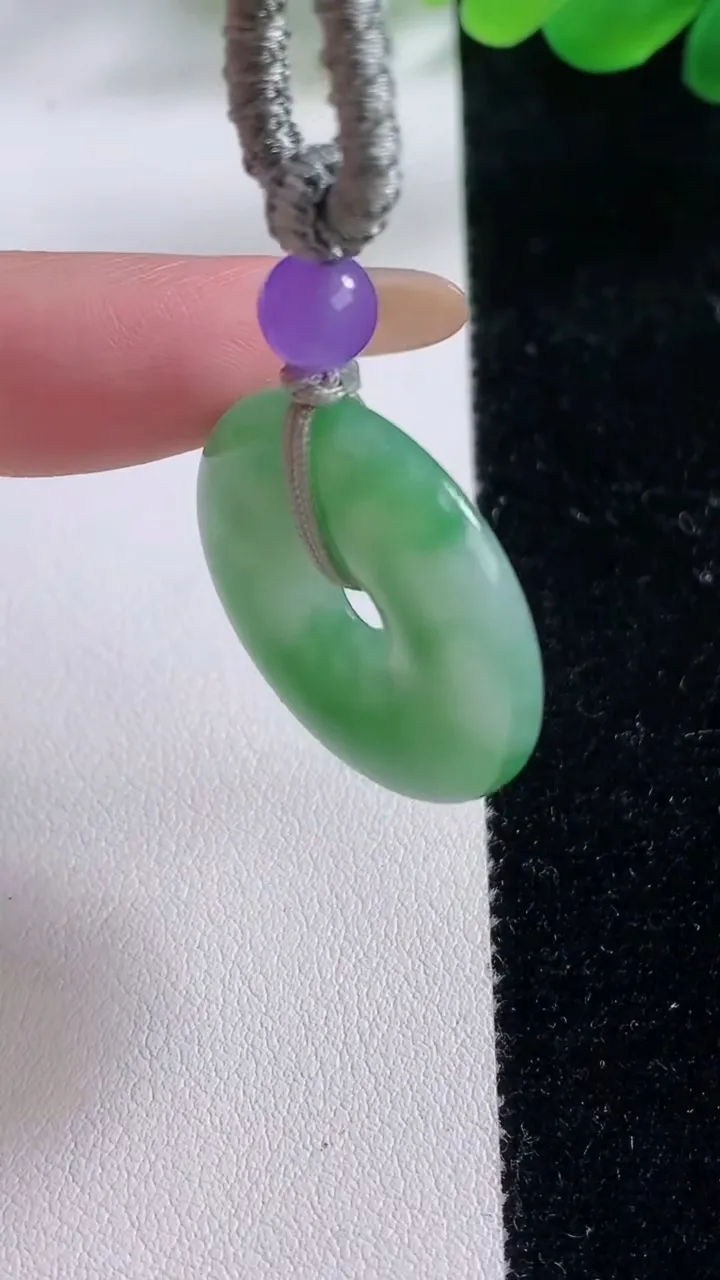 天然A货翡翠平安扣吊坠，尺寸26.8-4.9，重:7.14g
11月23日