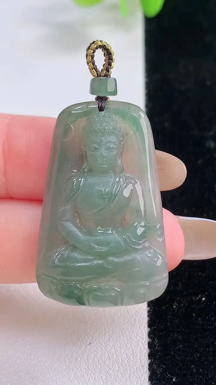 天然A货翡翠飘花大日如来吊坠，尺寸34.2-21.7-4.8，重量:6.89g
11月23日