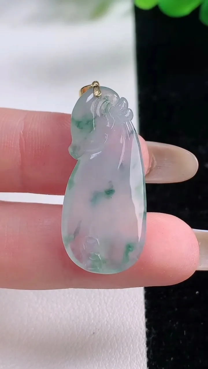 天然A货翡翠种飘花福袋吊坠，尺寸33.5-14.5-4.8，重:4.26g
11月23日