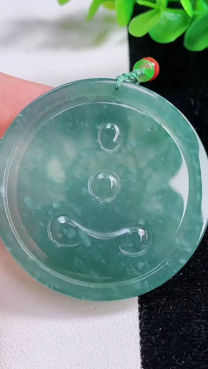 天然A货翡翠千手观音菩萨吊坠，尺寸54.9-5.2，重:29.83g
11月23日