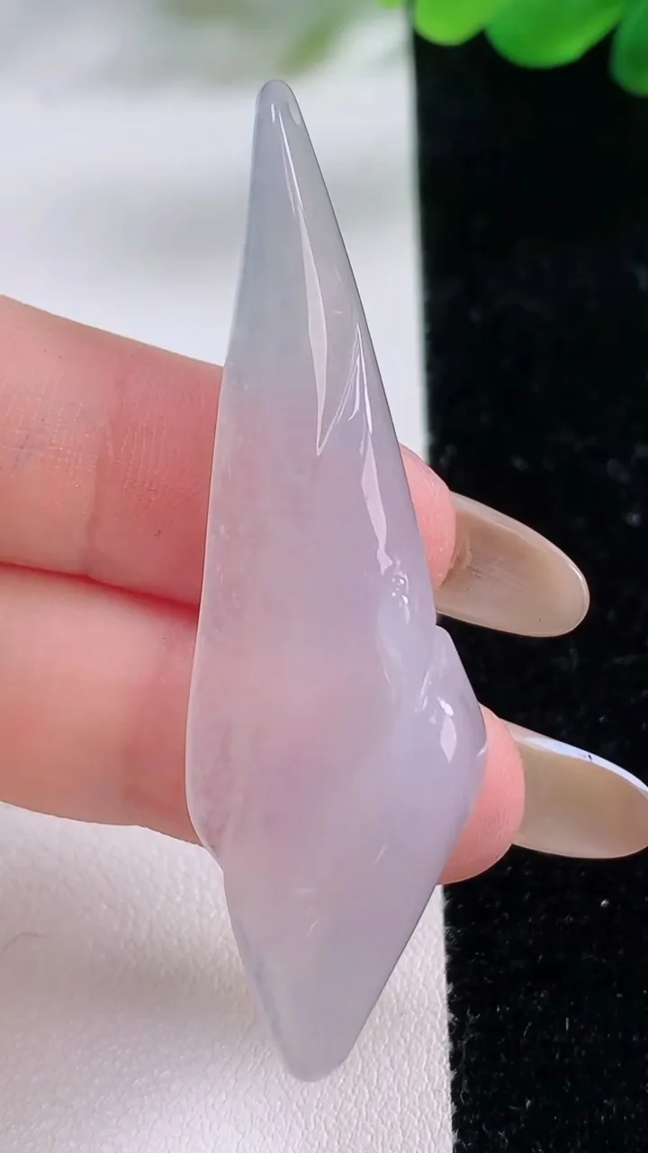 天然A货翡翠悟道吊坠，尺寸58.6-17.6-8，重:13.30g
11月23日