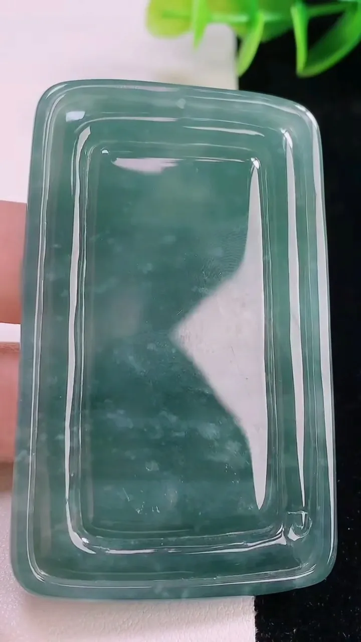 天然A货翡翠阿弥陀佛吊坠，尺寸66.6-41.6-6.7，重量:46.47g
11月23日