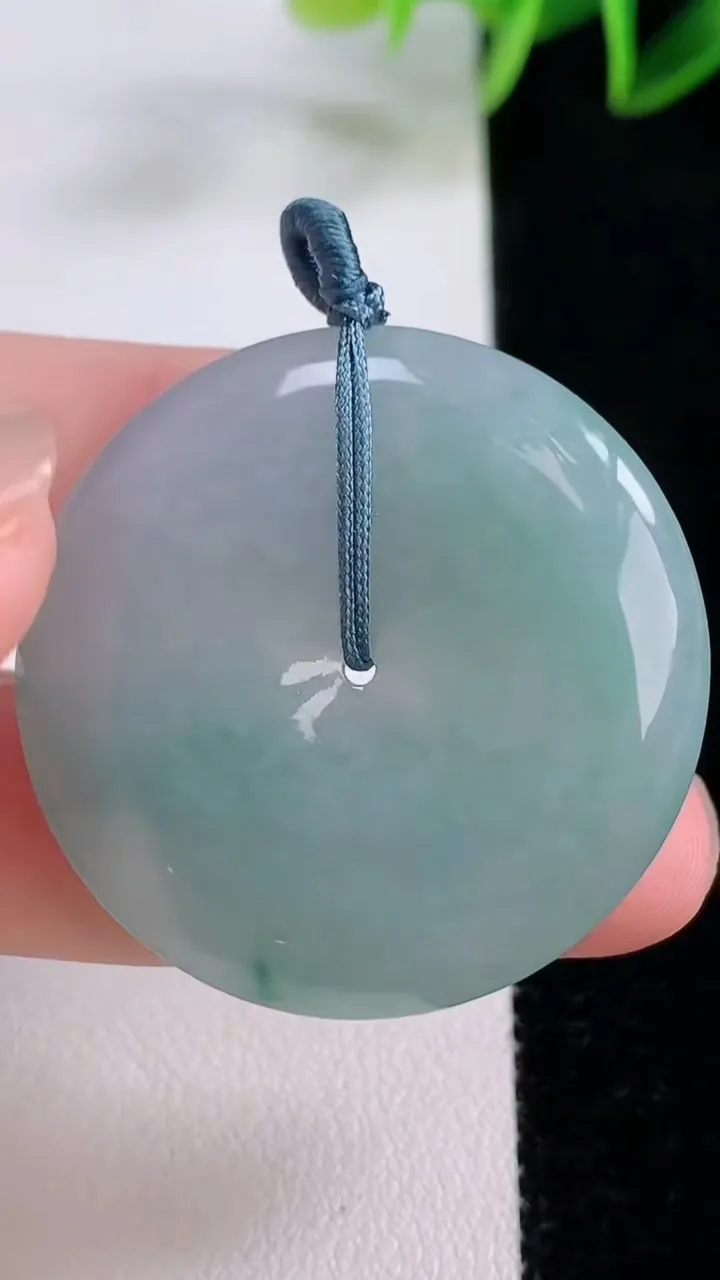 天然A货翡翠平安扣吊坠，尺寸36.2-6，重量:17.36g
11月23日