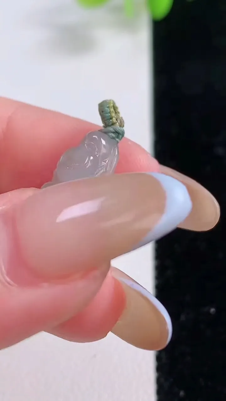 天然A货翡翠站佛 佛公吊坠，尺寸23-9.7-5.5，重量:2.11g
11月23日