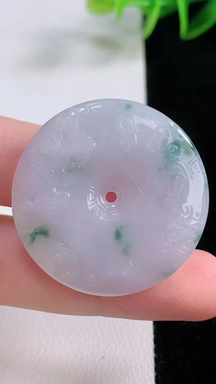 天然A货翡翠飘花复古平安扣吊坠，尺寸34.3-4.3，重量:11.03g
11月23日