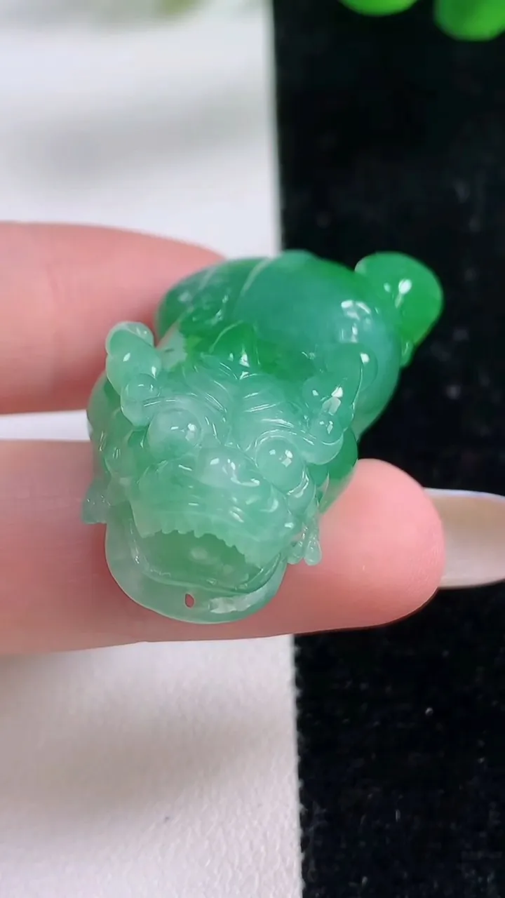 天然A货翡翠貔貅吊坠，尺寸40-20-12，重:19.99g
11月23日