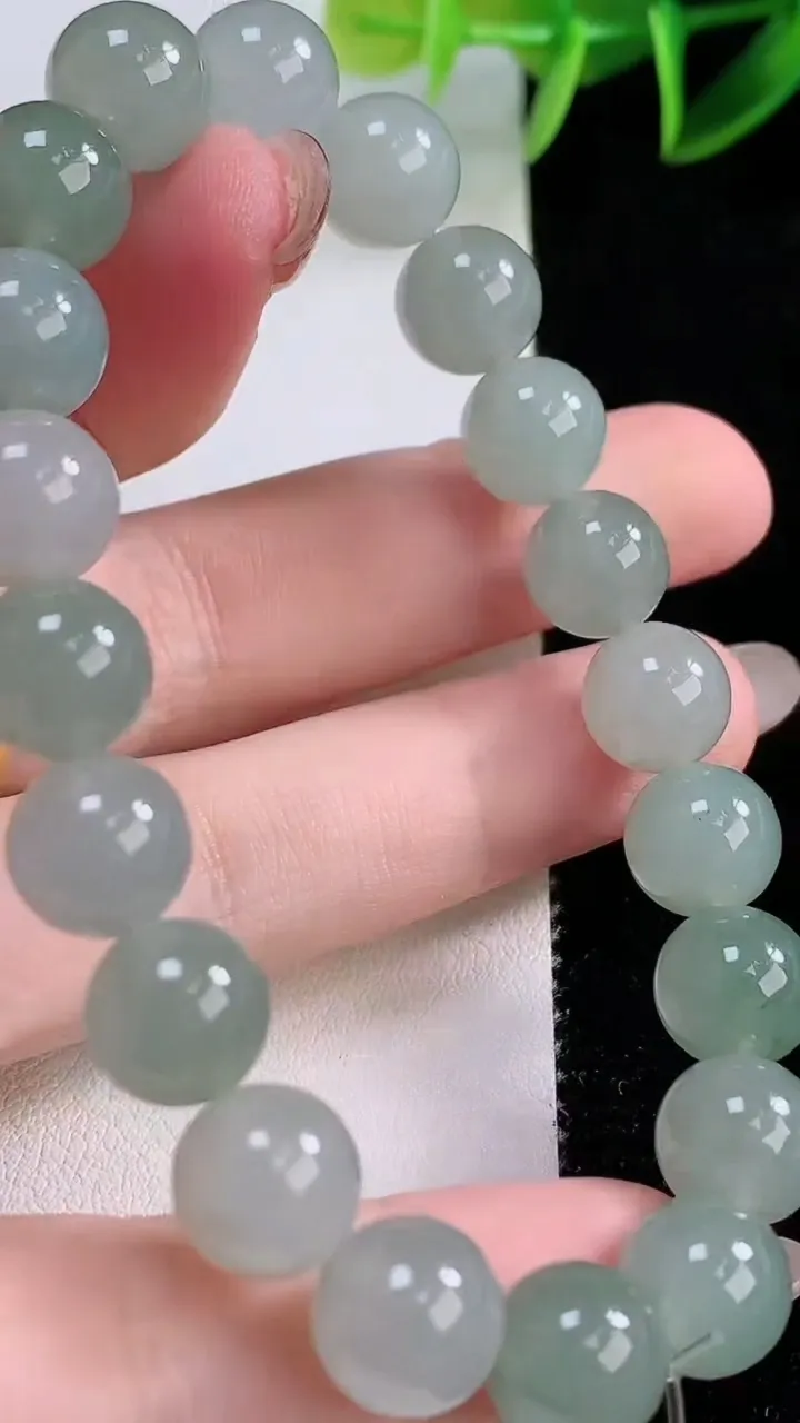天然A货翡翠圆珠手串，尺寸9.3-20颗，重量:29.46g11月23日
工厂直销收藏佳品,种好水足