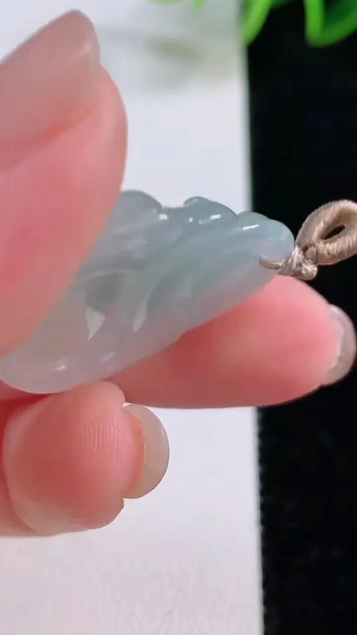 天然A货翡翠佛公吊坠，尺寸28.2-29-5.3，重量:6.78g
11月23日