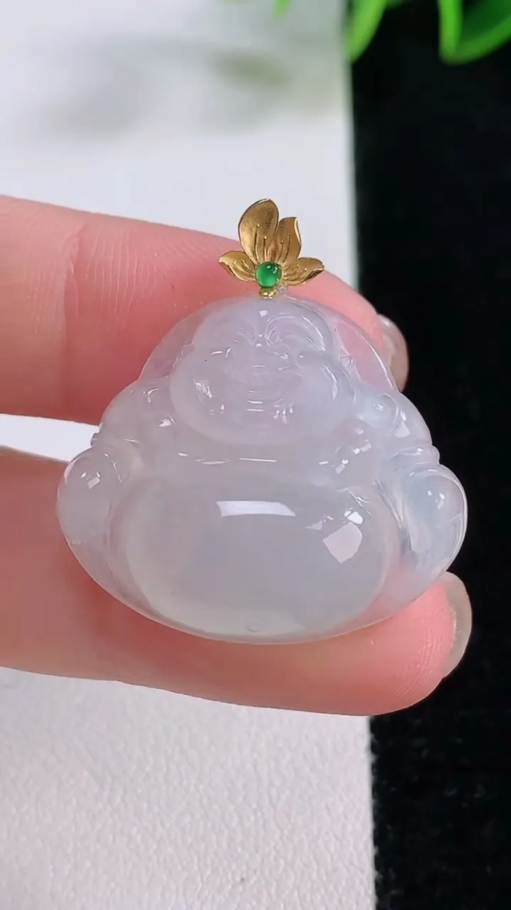 天然A货翡翠种白冰佛公吊坠，尺寸24-28-6.7，重量:6.67g
11月23日