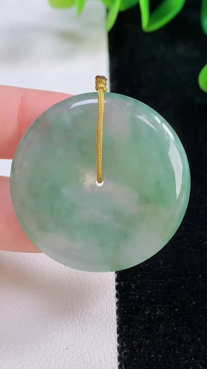 天然A货翡翠平安扣吊坠，尺寸36-5，重量:15.51g
11月23日