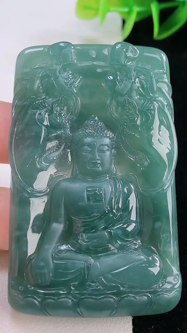 天然A货翡翠阿弥陀佛吊坠，尺寸66.6-41.6-6.7，重量:46.47g
11月23日
