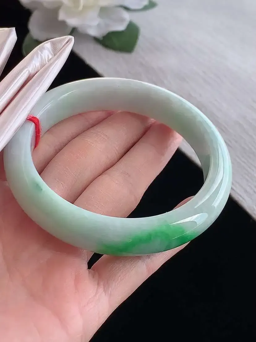 a货翡翠老坑冰种飘绿正装正圈手镯60-61大圈口  尺寸60×12.8×8.6mm 1122