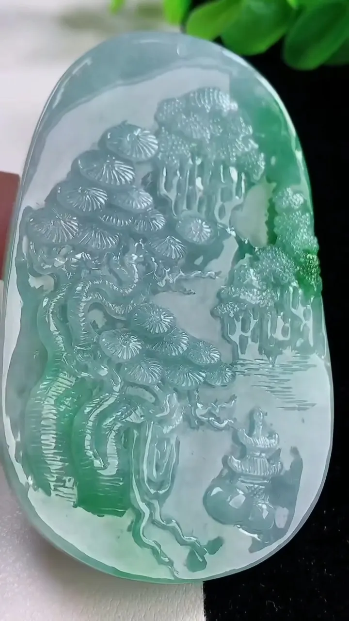 天然A货翡翠山水牌吊坠，尺寸95-47-14，重:88.00g
11月23日